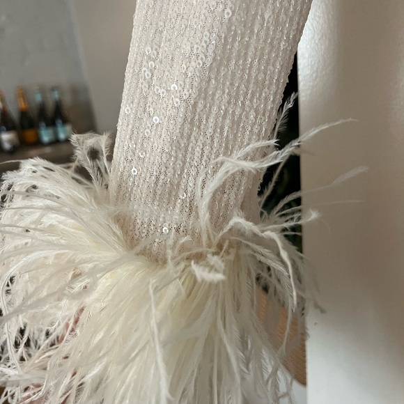 SELF-PORTRAIT CREAM SEQUIN FEATHER MIDI DRESS (US 2) - FOR BRIDES - Picture 6 of 10